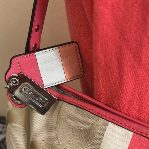 NWOT COACH medium sized handbag. Zip closure, multicolor tag & beautiful color. - Picture 7 of 16